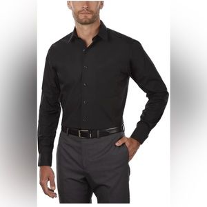 VAN HEUSEN
Men's Classic-Fit Poplin Dress Shirt. Size 17 -32/33